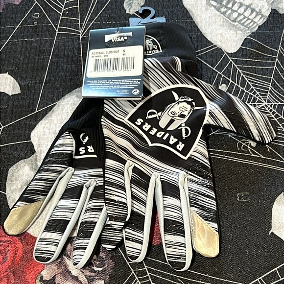NWT 2014 LAS VEGAS OAKLAND RAIDERS CLOSEOUT STADIUM TOUCH GLOVES FINGERTIP TECH - Picture 1 of 9